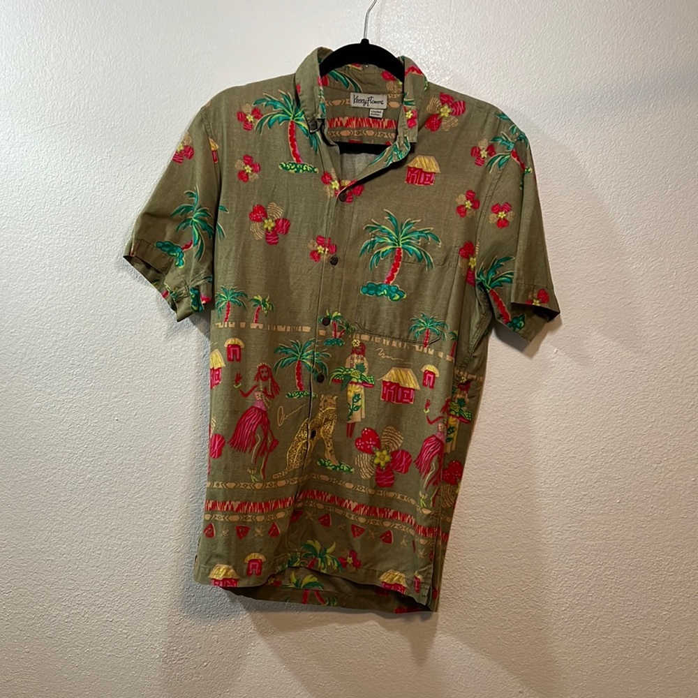 Favorite short sleeve button down ever 🏝️ 🤎